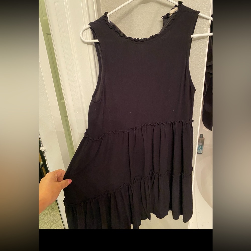 Black sleeveless dress